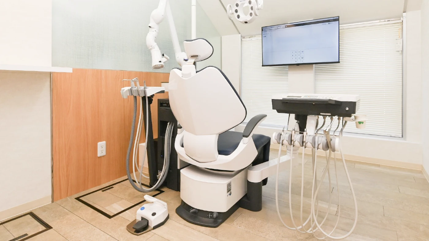 アンンサンブル歯科 青葉台の診療台と歯科用ユニット