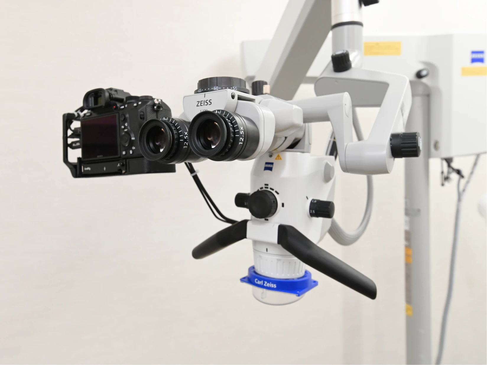 アンンサンブル歯科 青葉台で使用する歯科用マイクロスコープ